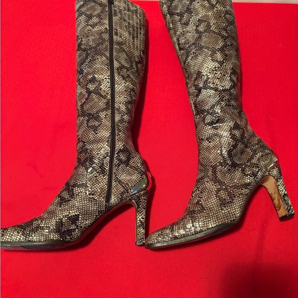 Brown Heeled Boots with Intricate Pattern and Textured Finish - Picture 3 of 7